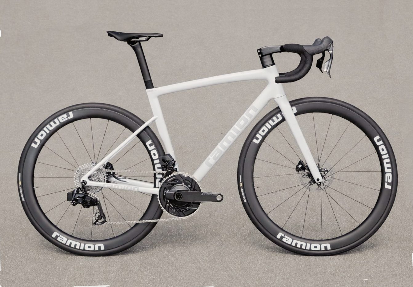 RAMLON PARDUS mit Sram Force und RAMLON R.45 SLX Laufrädern, Gewicht 6890g